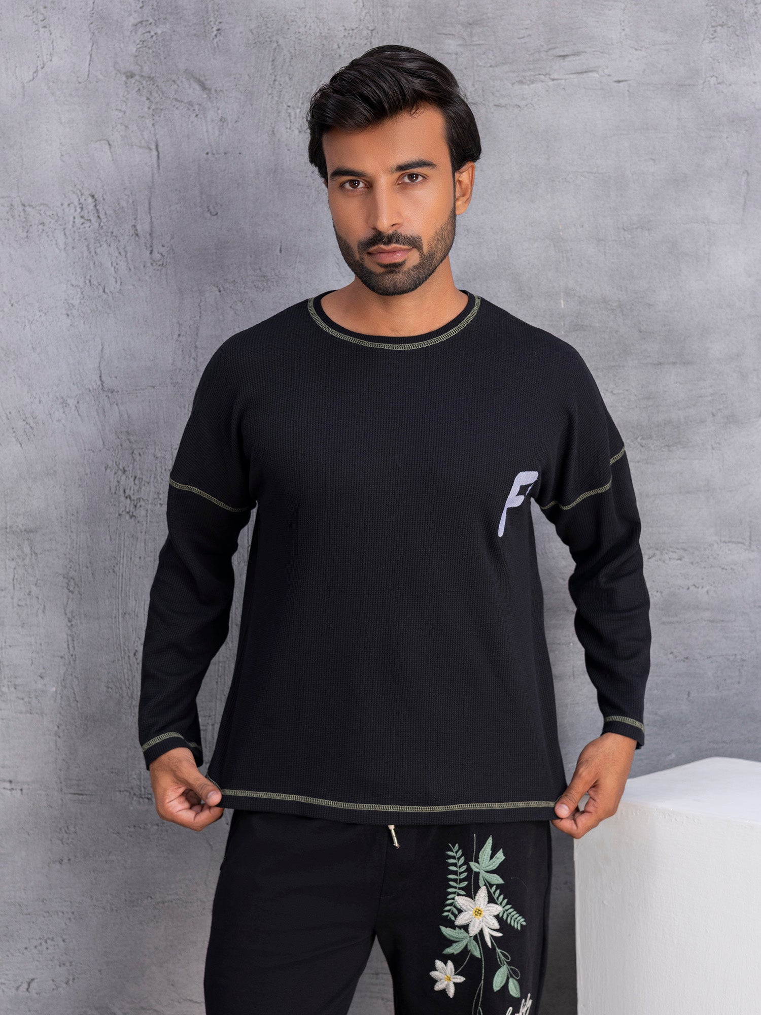 Men Brand Logo Round Neck Relaxed Fit T-shirt