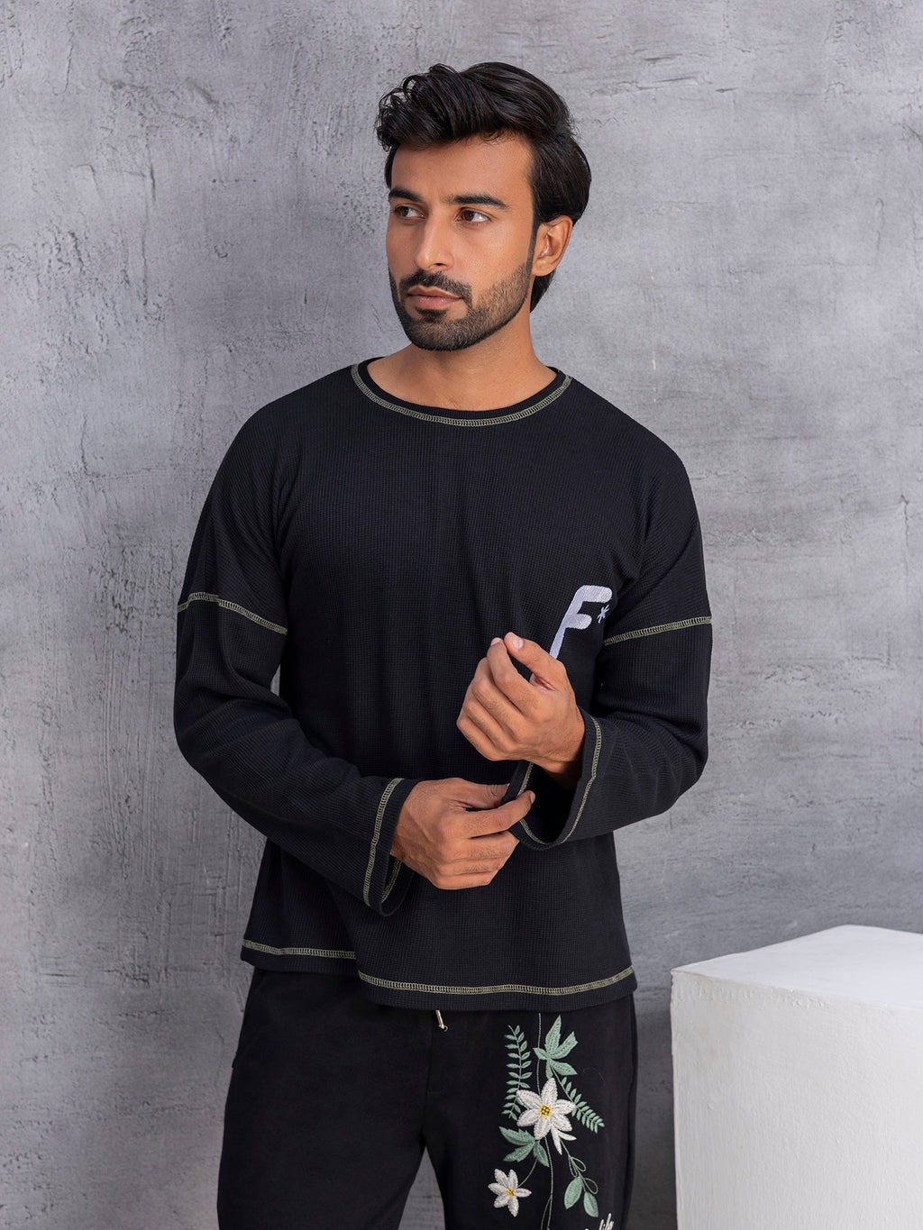 Men Brand Logo Round Neck Relaxed Fit T-shirt