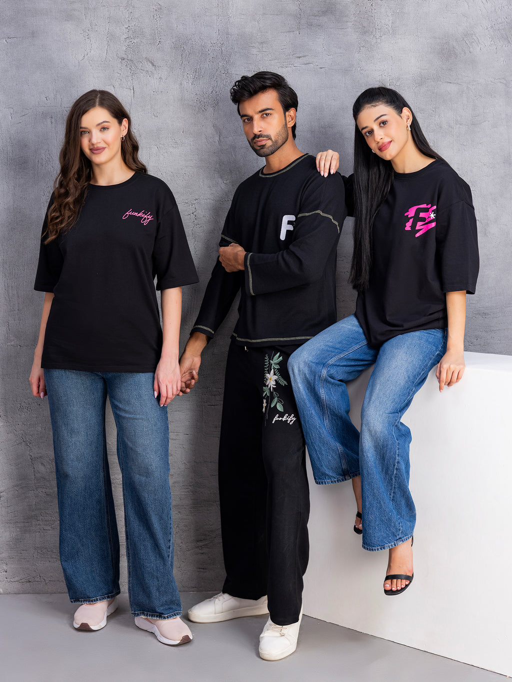 Men Brand Logo Round Neck Relaxed Fit T-shirt