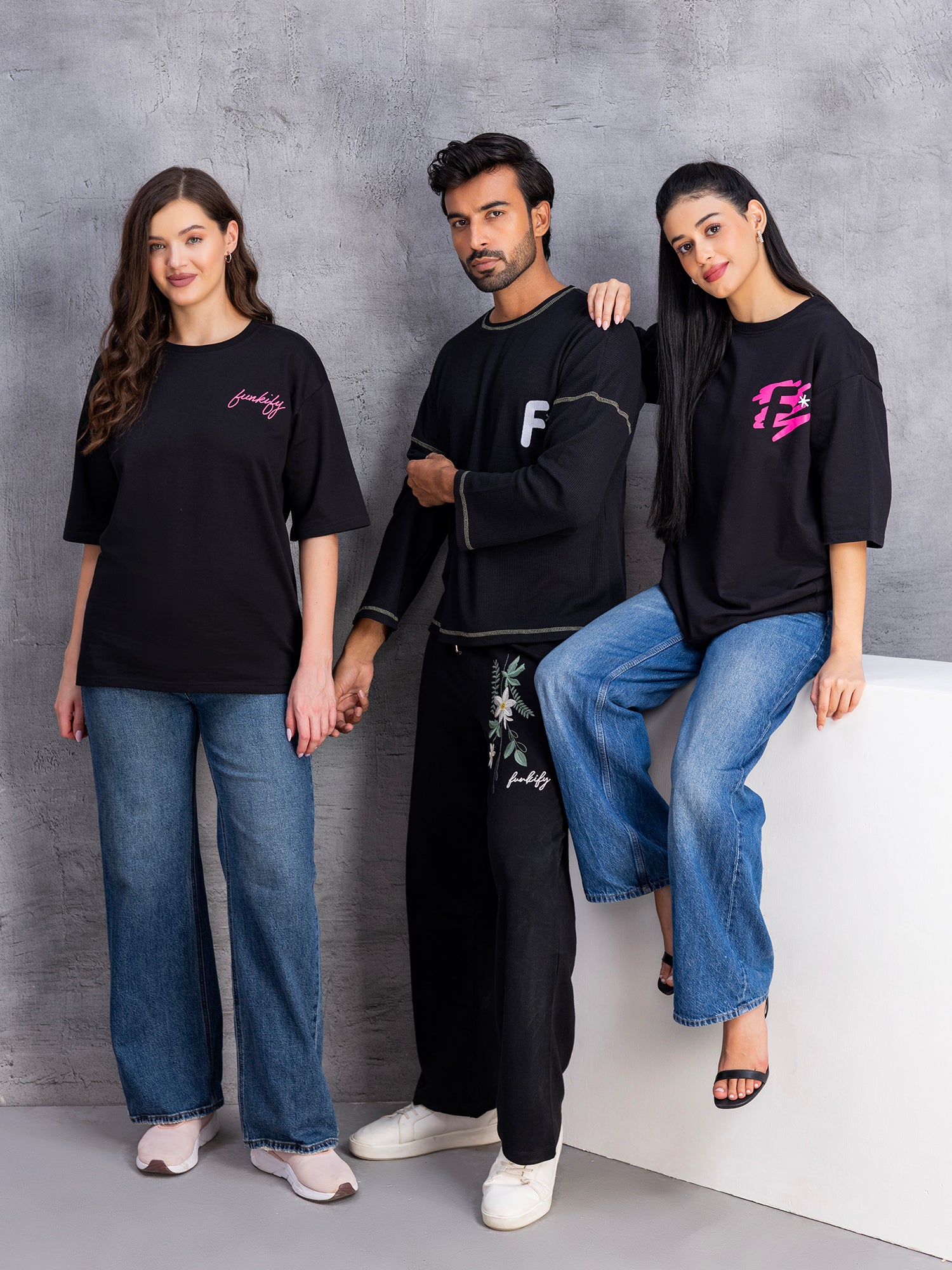 Men Brand Logo Round Neck Relaxed Fit T-shirt