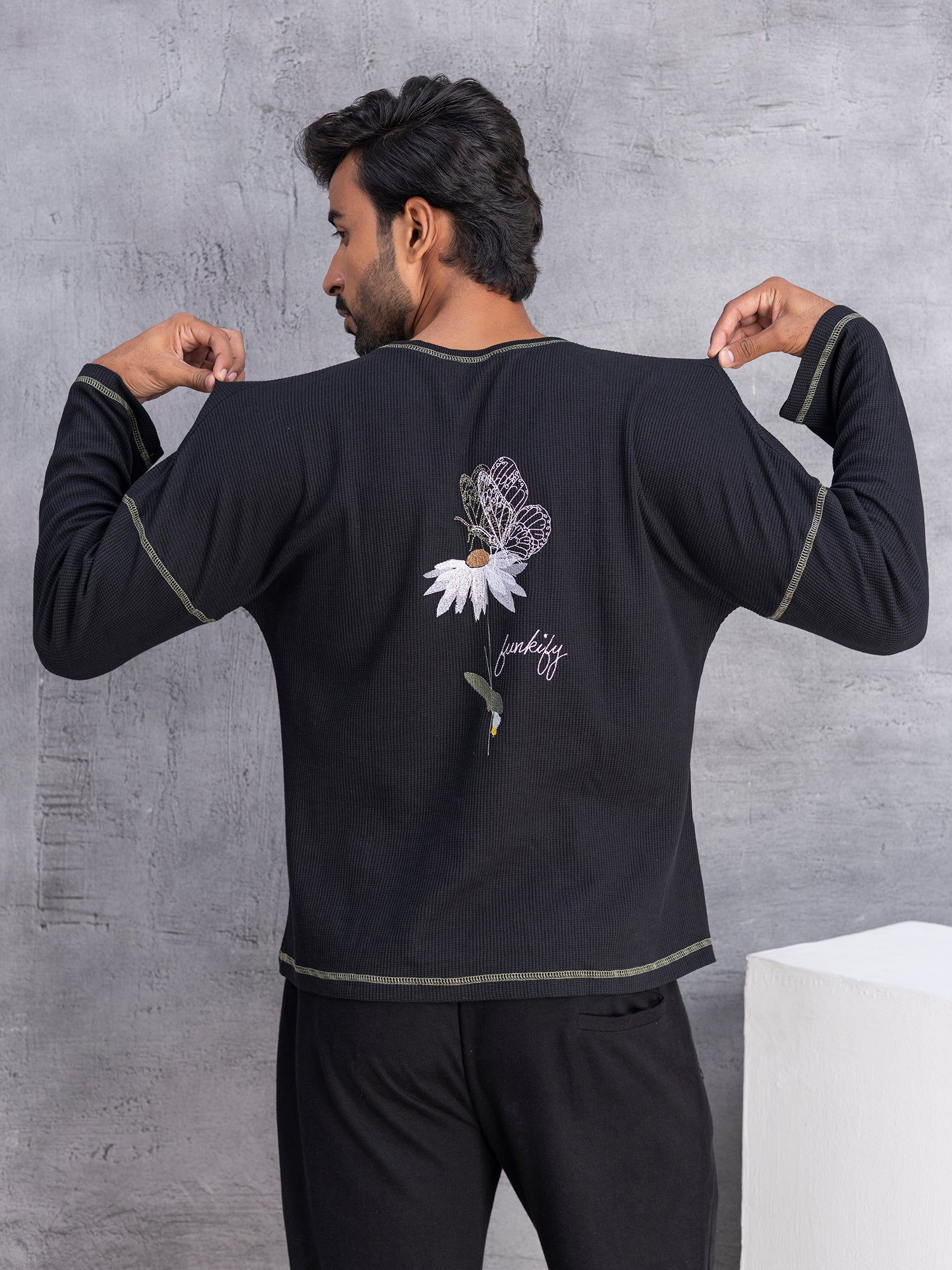 Men Brand Logo Round Neck Relaxed Fit T-shirt