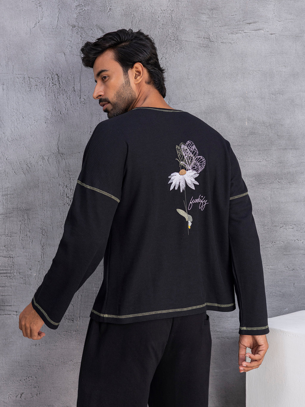 Men Brand Logo Round Neck Relaxed Fit T-shirt